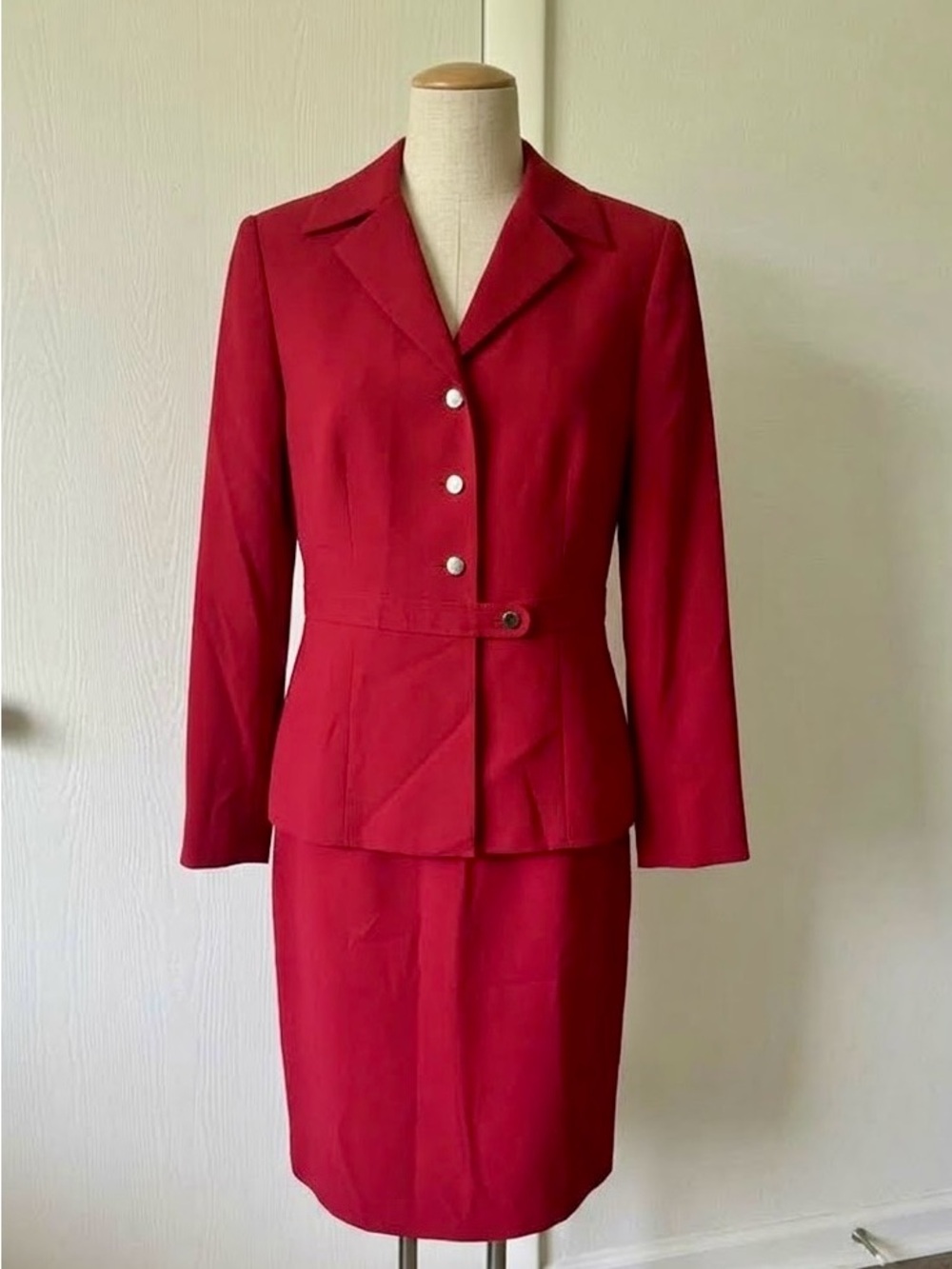 Tahari Arthur S Levine Red 2-Piece Crepe Skirt Suit Size 8P